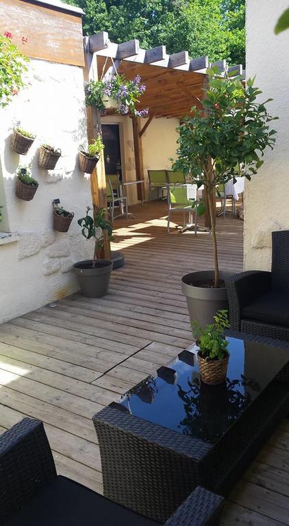 Logis Hotels - Le Pont Bernet - Hotel 2 Etoiles Et Restaurant Le Pian-Medoc Екстер'єр фото
