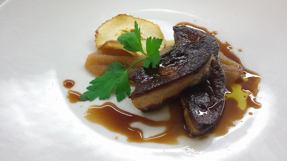 Logis Hotels - Le Pont Bernet - Hotel 2 Etoiles Et Restaurant Le Pian-Medoc Екстер'єр фото