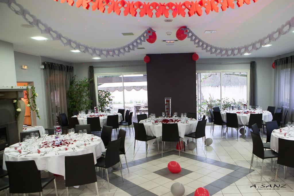 Logis Hotels - Le Pont Bernet - Hotel 2 Etoiles Et Restaurant Le Pian-Medoc Екстер'єр фото